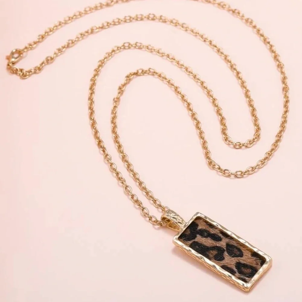 New leopard print pendant charm necklace - Picture 2 of 2